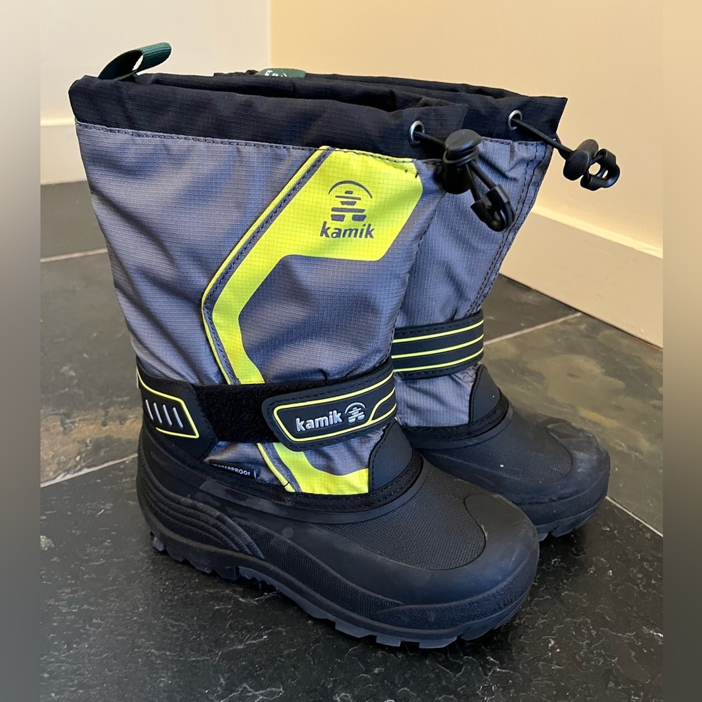 Kamik snow boots size 2 with box